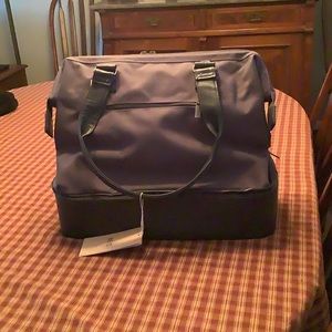 NWT Beis weekender bag, 8.5x16.5x16.5